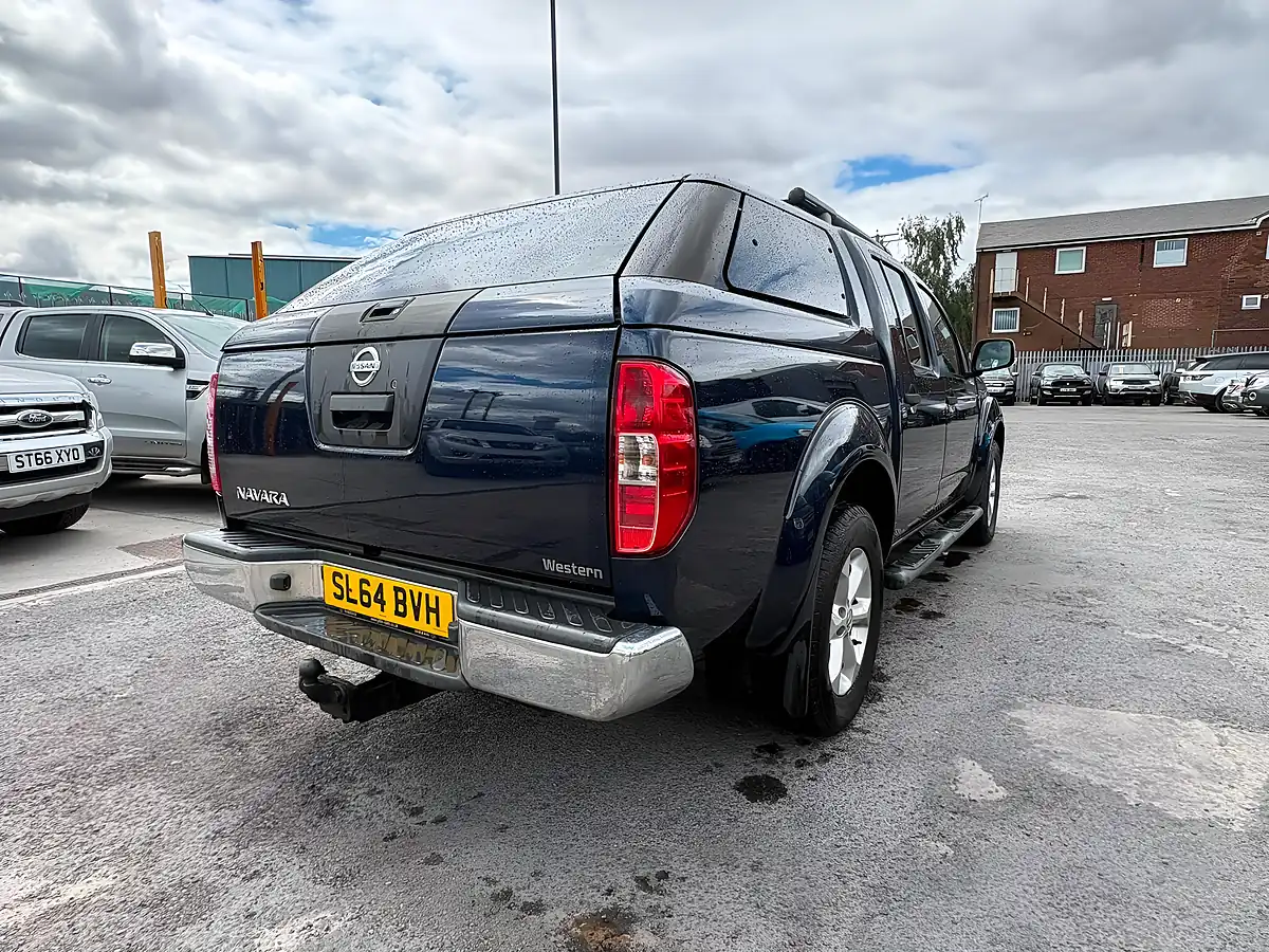 Used 2014 Nissan Navara Tekna Blue - Interior and Exterior details 12