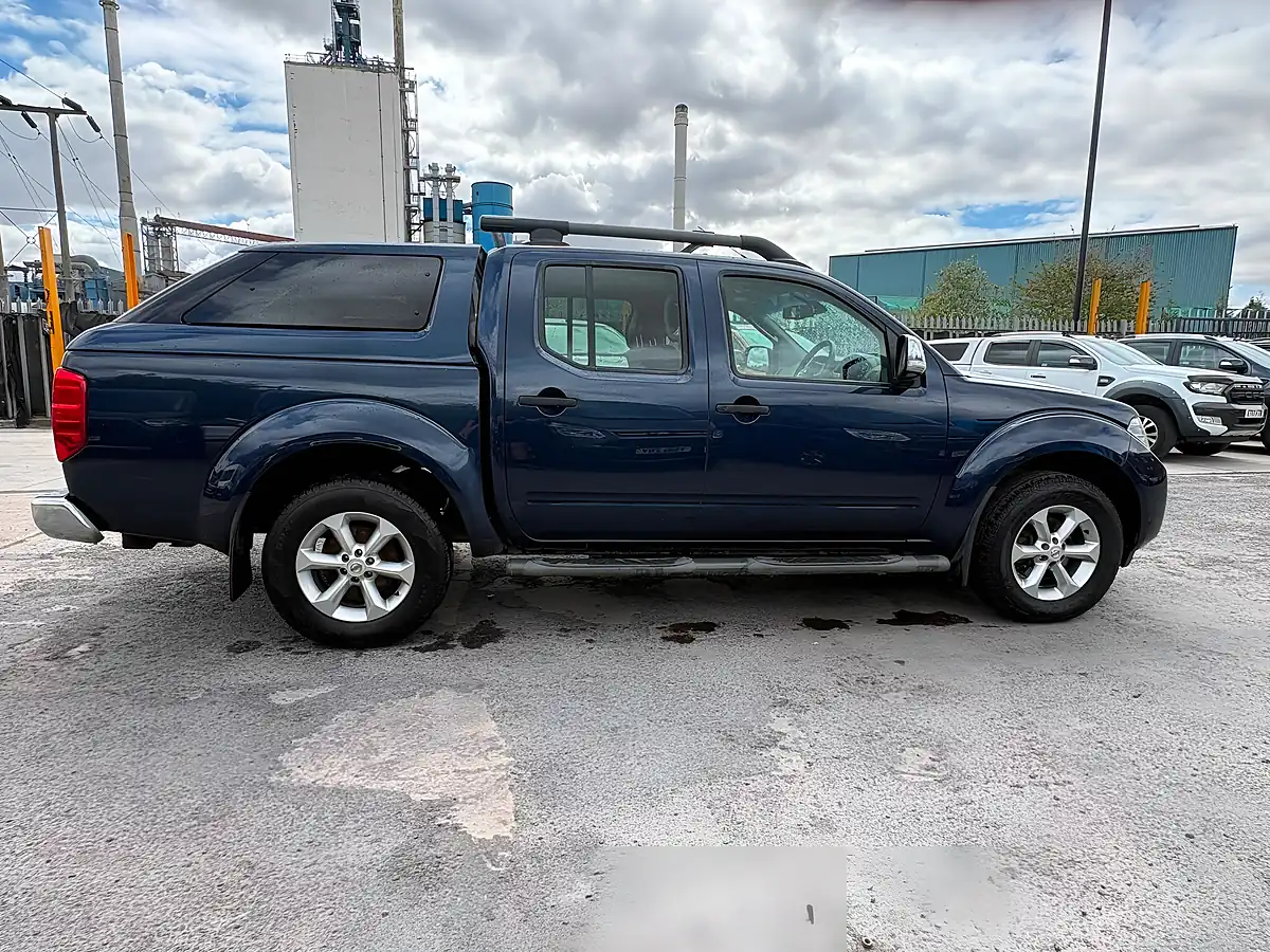 Used 2014 Nissan Navara Tekna Blue - Interior and Exterior details 14