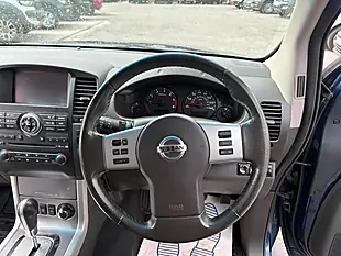 Used 2014 Nissan Navara Tekna Blue - Interior and Exterior details 16