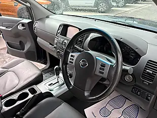 Used 2014 Nissan Navara Tekna Blue - Interior and Exterior details 17