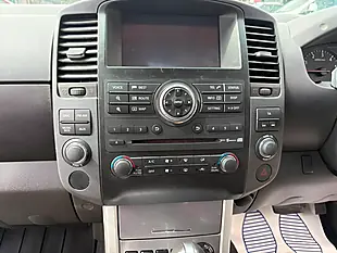 Used 2014 Nissan Navara Tekna Blue - Interior and Exterior details 20