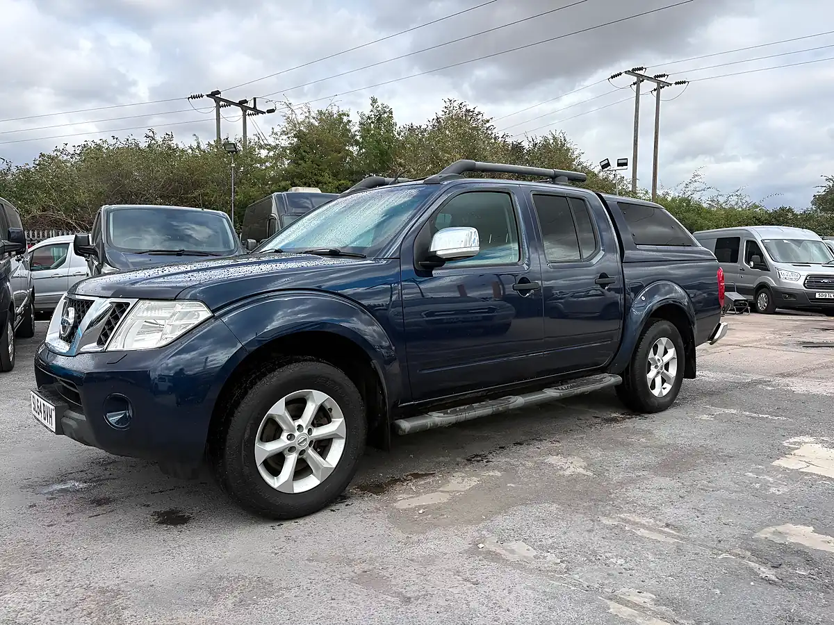 Used 2014 Nissan Navara Tekna Blue - Interior and Exterior details 3
