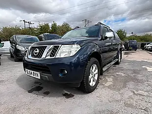 Used 2014 Nissan Navara Tekna Blue - Interior and Exterior details 4