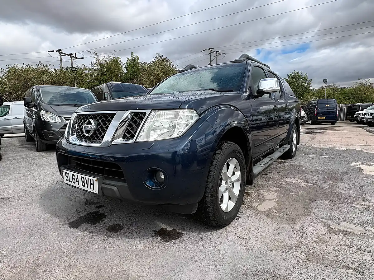 Used 2014 Nissan Navara Tekna Blue - Interior and Exterior details 4