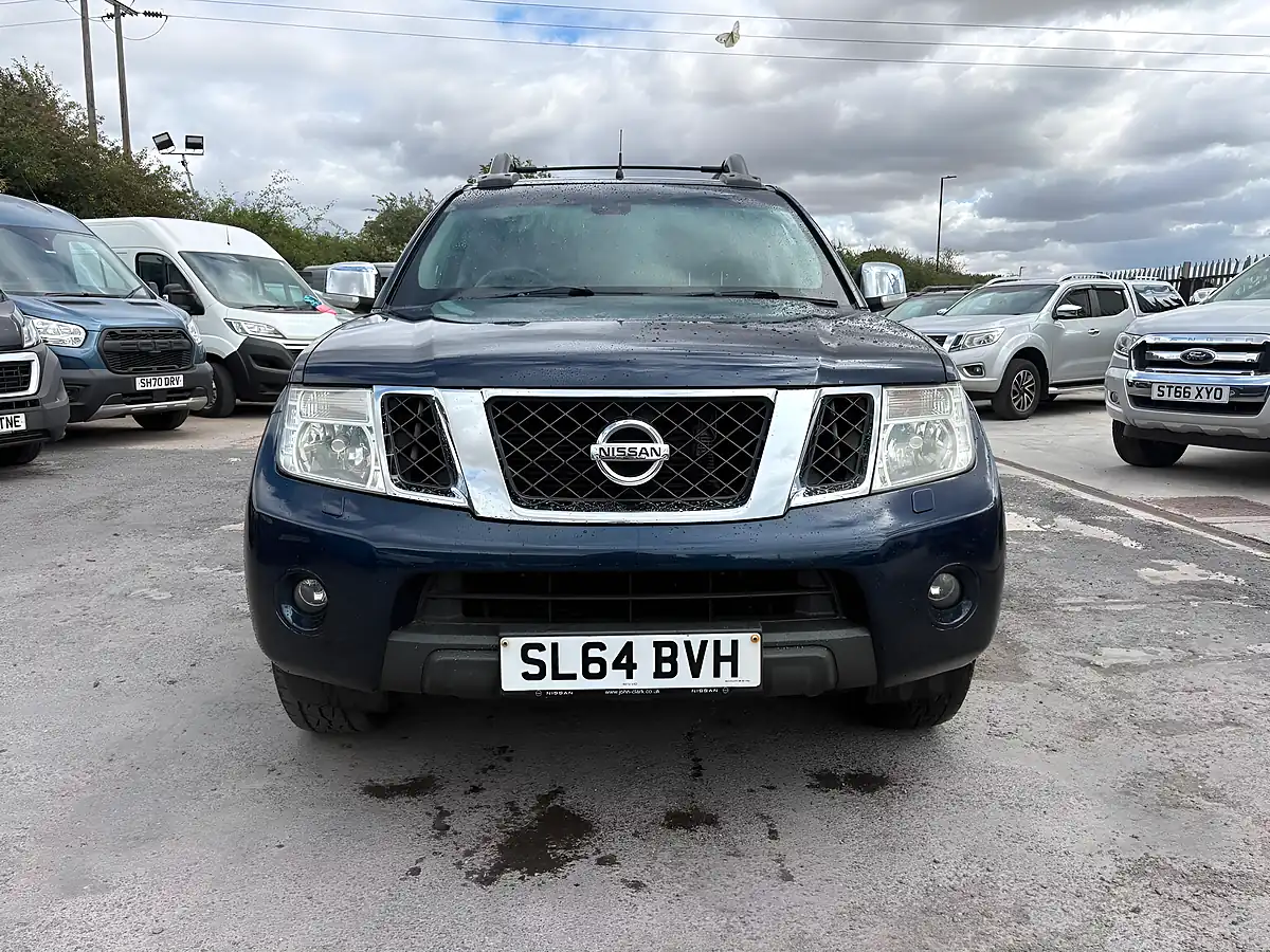 Used 2014 Nissan Navara Tekna Blue - Interior and Exterior details 6