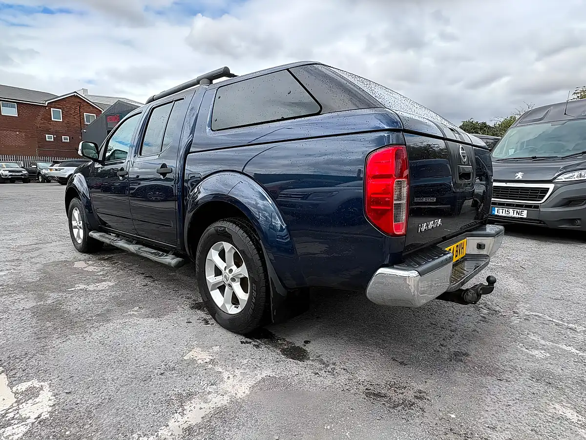 Used 2014 Nissan Navara Tekna Blue - Interior and Exterior details 7