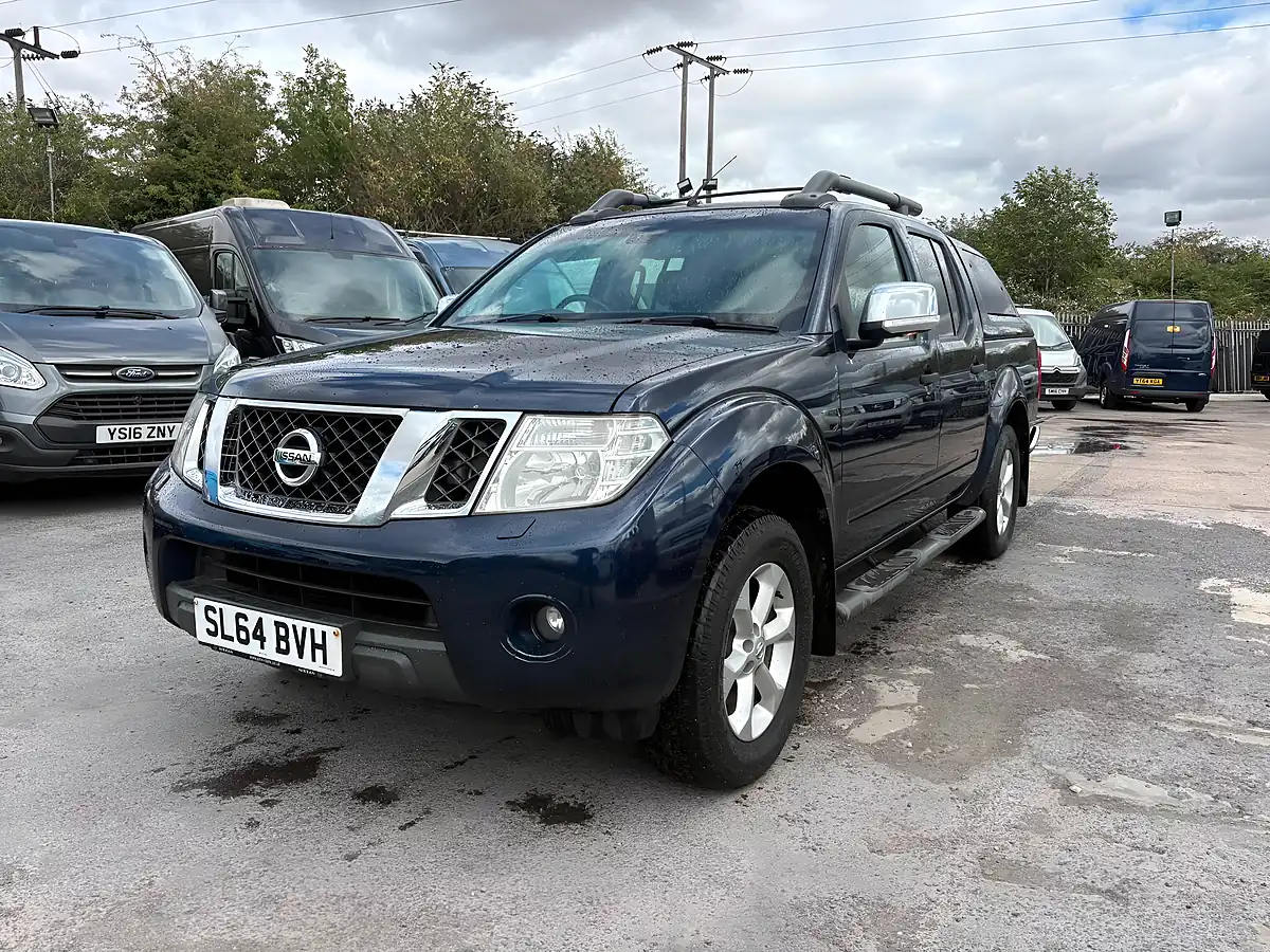 Used 2014 Nissan Navara Tekna Blue - Interior and Exterior details 9