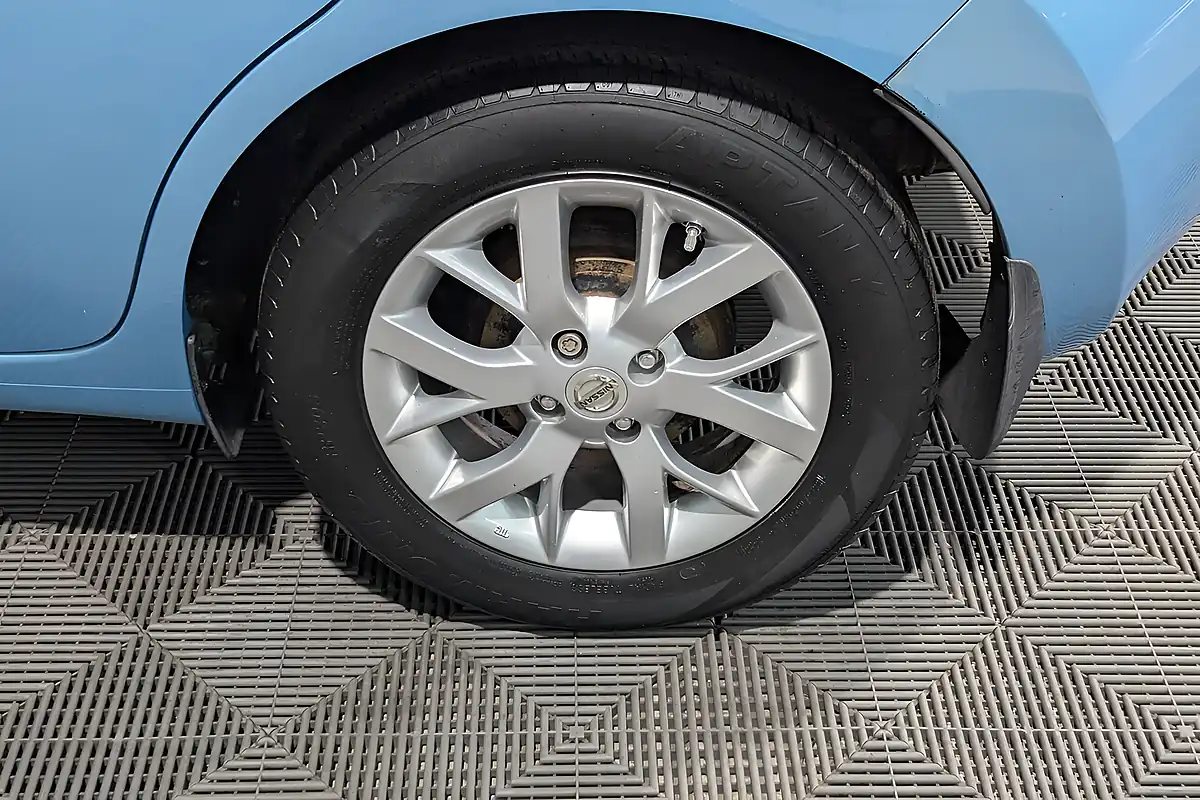 Used 2014 Nissan Note Acenta Blue - Interior and Exterior details 10