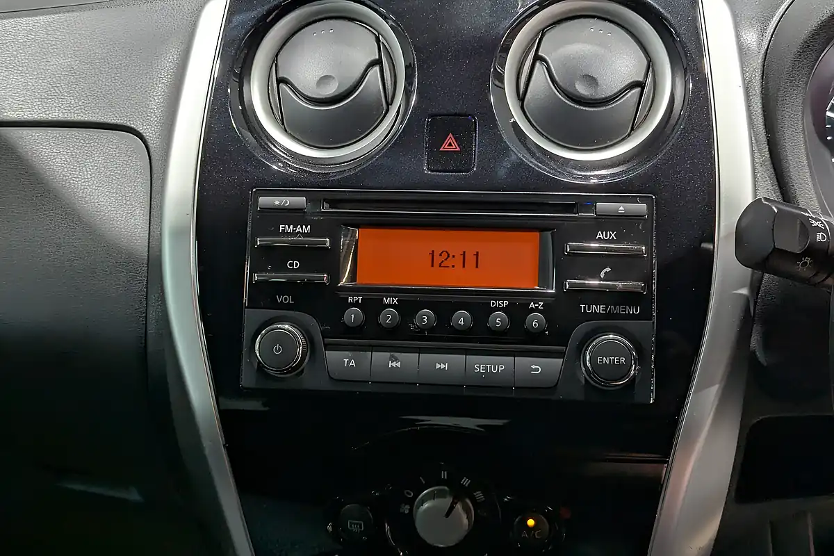 Used 2014 Nissan Note Acenta Blue - Interior and Exterior details 13