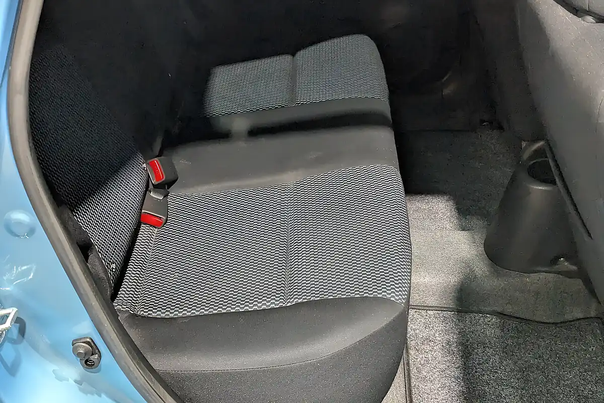 Used 2014 Nissan Note Acenta Blue - Interior and Exterior details 16