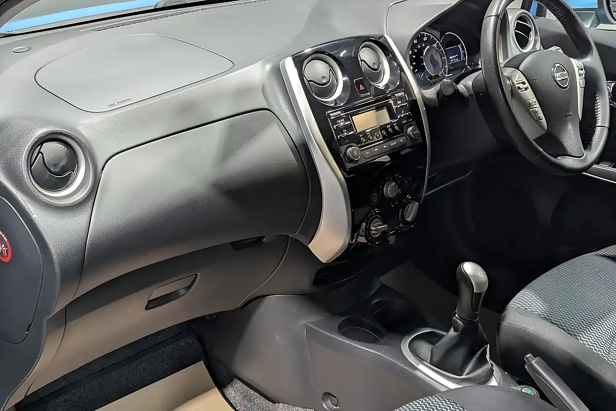 Used 2014 Nissan Note Acenta Blue - Interior and Exterior details 19