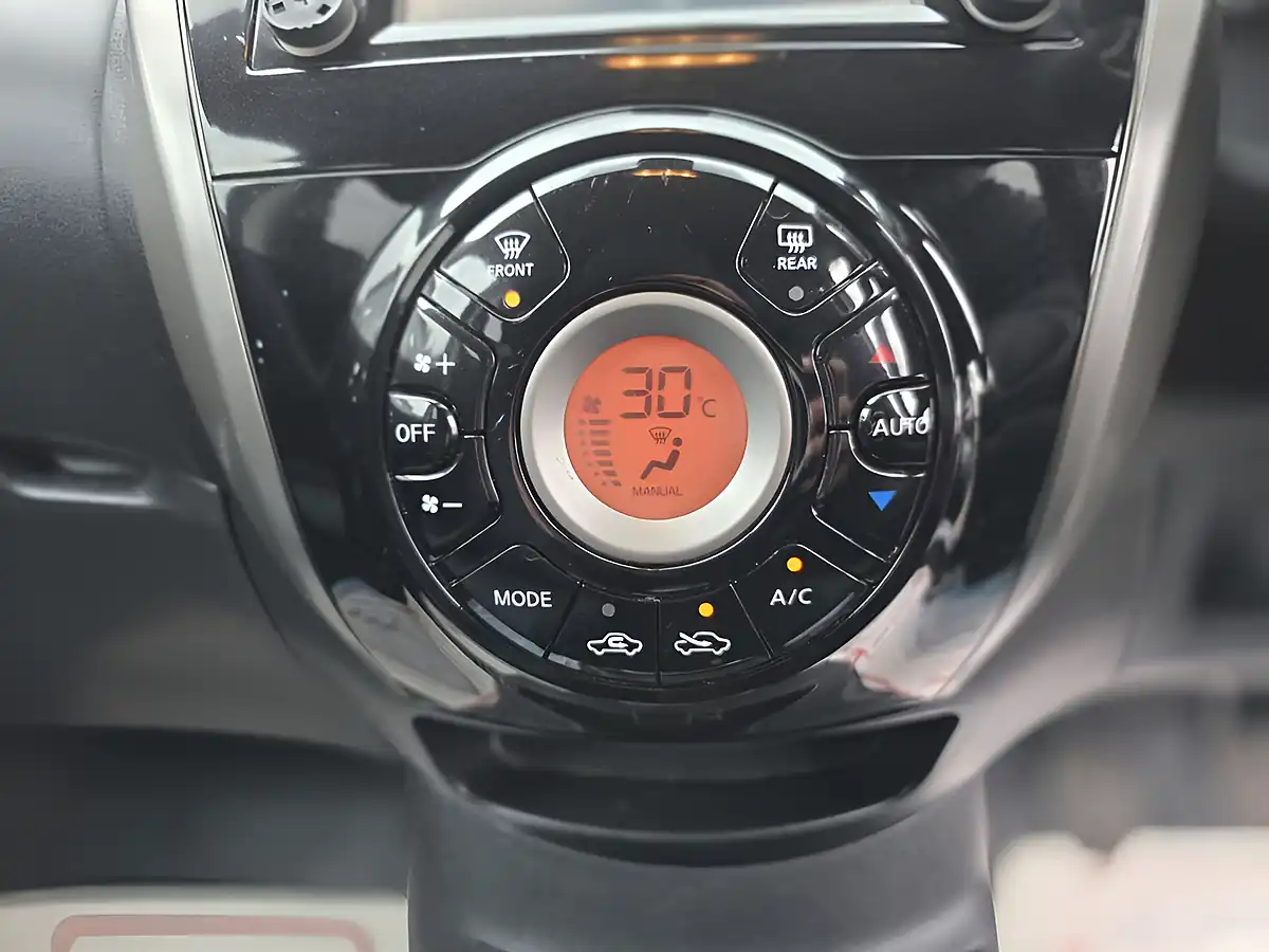 Used 2014 Nissan Note Acenta Premium Black - Interior and Exterior details 11