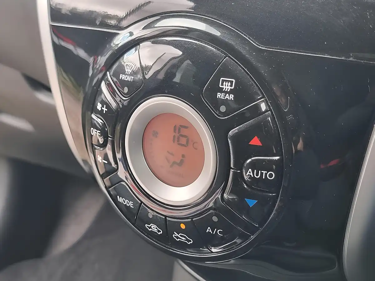 Used 2014 Nissan Note Acenta Premium Black - Interior and Exterior details 16