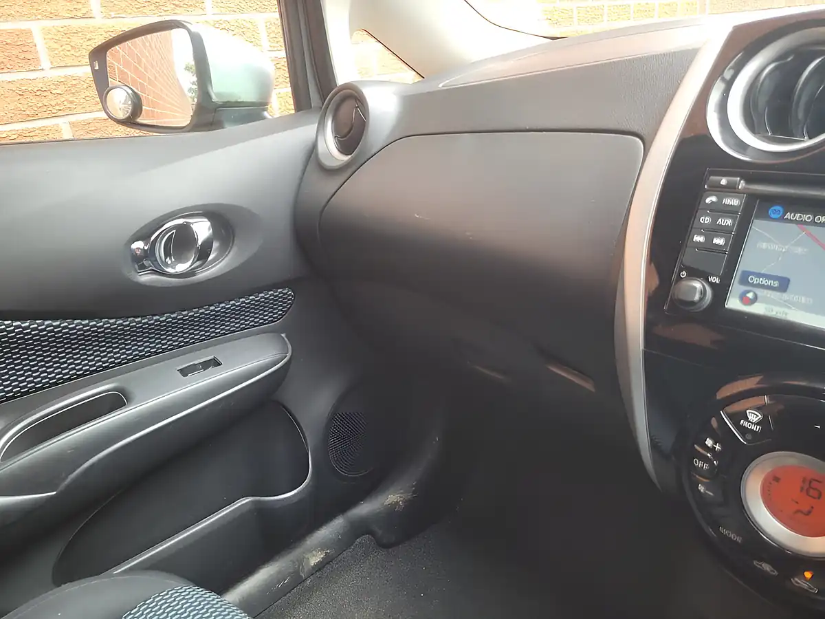Used 2014 Nissan Note Acenta Premium Silver - Interior and Exterior details 14