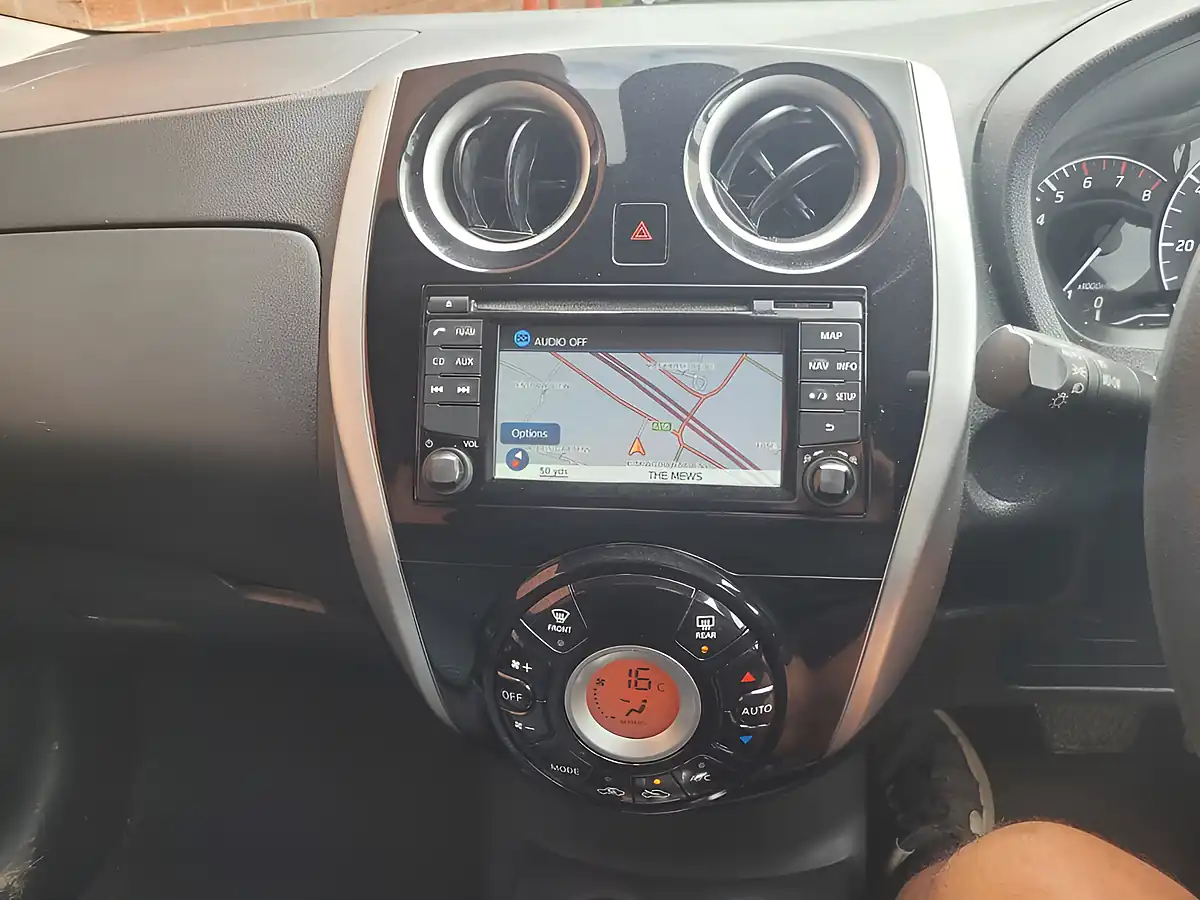 Used 2014 Nissan Note Acenta Premium Silver - Interior and Exterior details 15