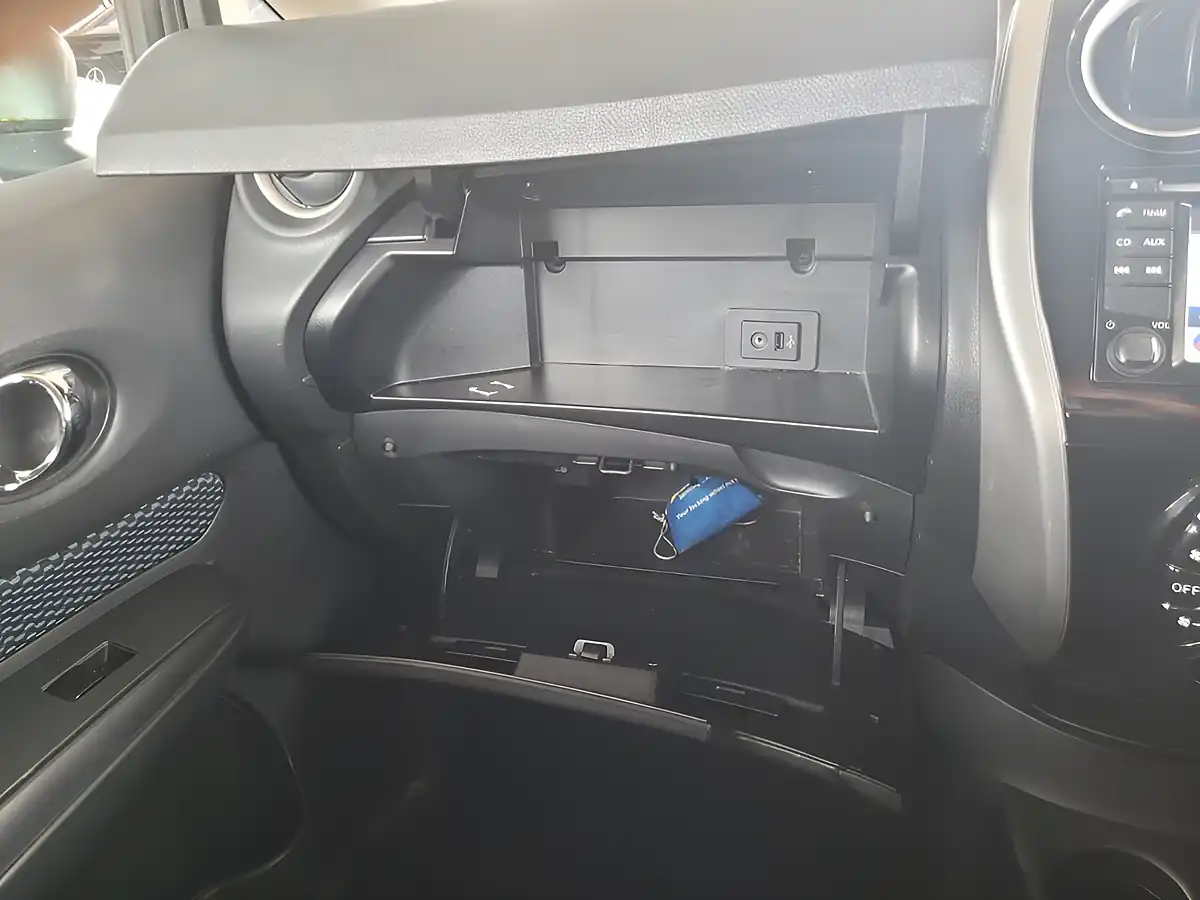 Used 2014 Nissan Note Acenta Premium Silver - Interior and Exterior details 17