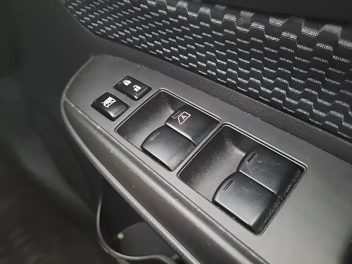 Used 2014 Nissan Note Acenta Premium Silver - Interior and Exterior details 20