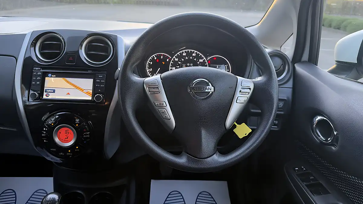 Used 2014 Nissan Note Acenta Premium White - Interior and Exterior details 14