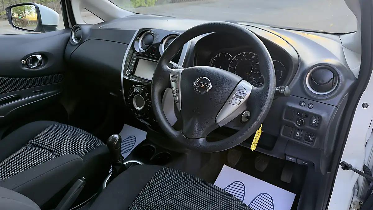 Used 2014 Nissan Note Acenta Premium White - Interior and Exterior details 20