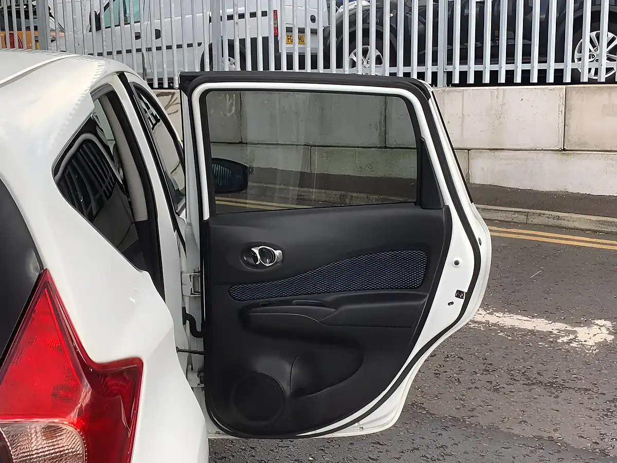 Used 2014 Nissan Note Acenta Premium White - Interior and Exterior details 12