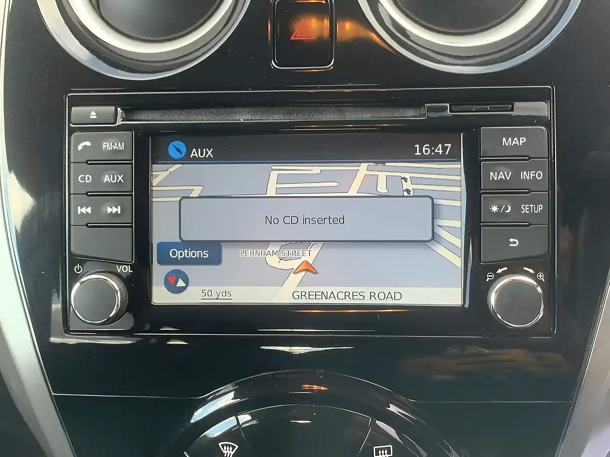 Used 2014 Nissan Note Acenta Premium White - Interior and Exterior details 16