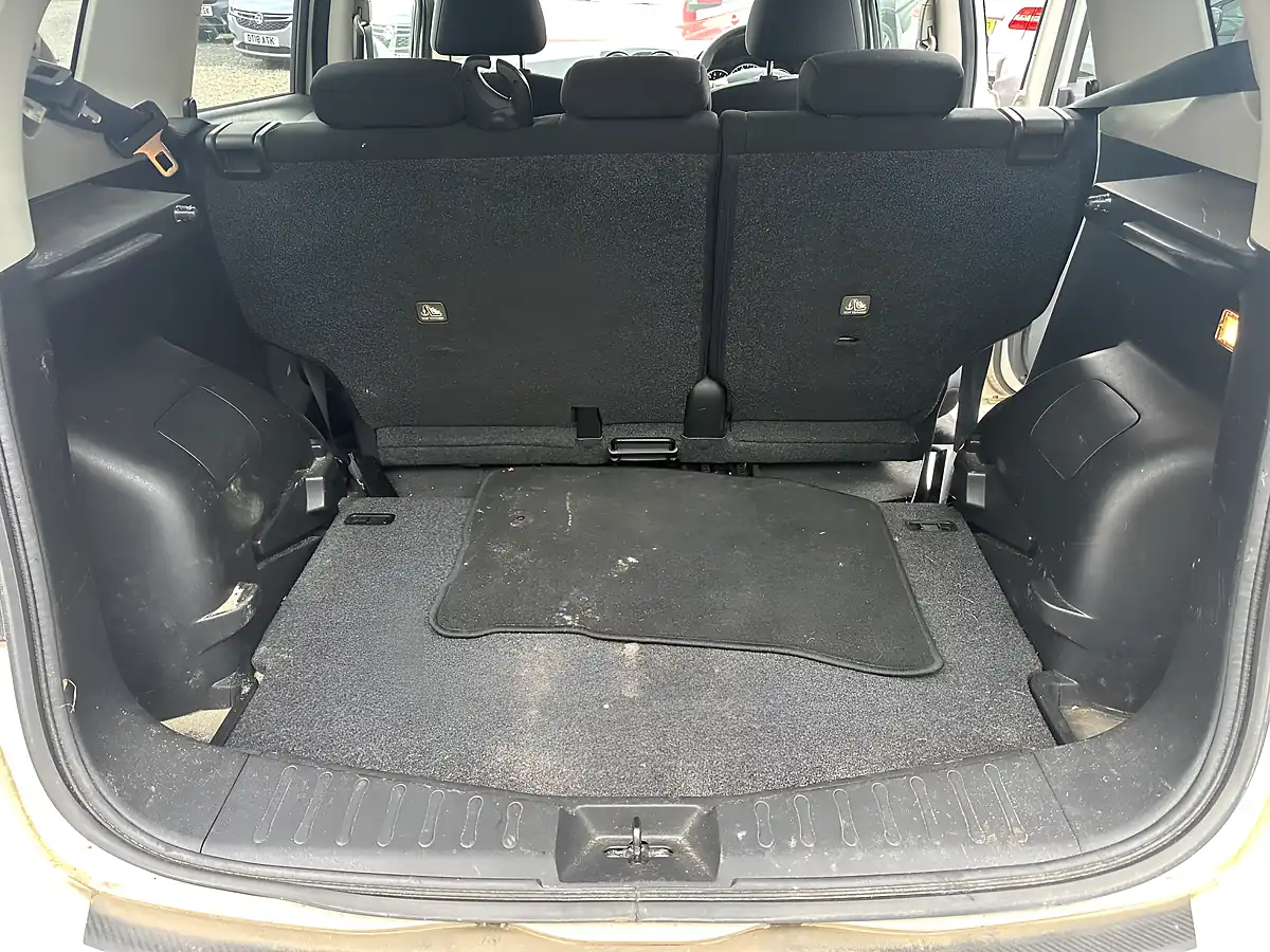 Used 2014 Nissan Note Acenta Premium White - Interior and Exterior details 20