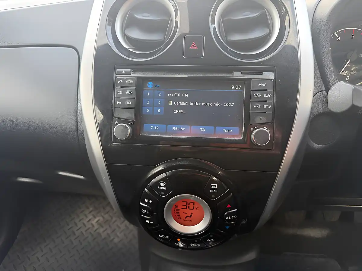 Used 2014 Nissan Note Acenta Premium White - Interior and Exterior details 16
