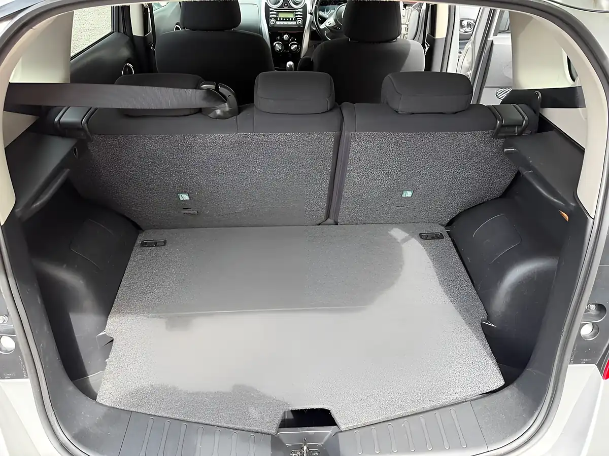 Used 2014 Nissan Note Acenta Silver - Interior and Exterior details 15