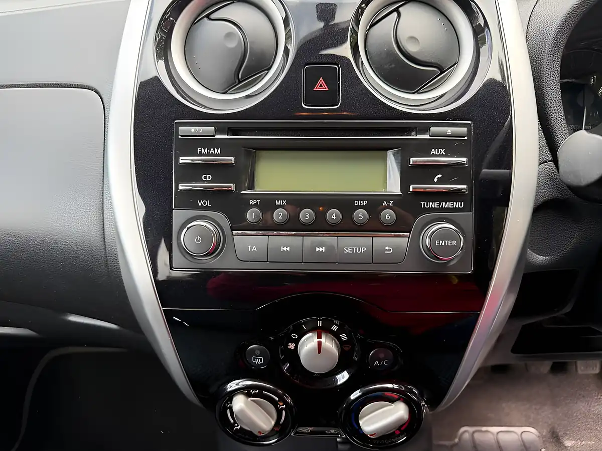 Used 2014 Nissan Note Acenta Silver - Interior and Exterior details 16