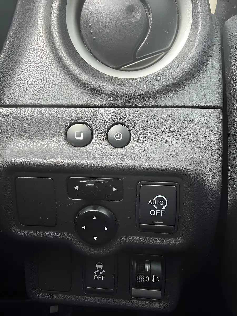 Used 2014 Nissan Note Acenta Silver - Interior and Exterior details 19