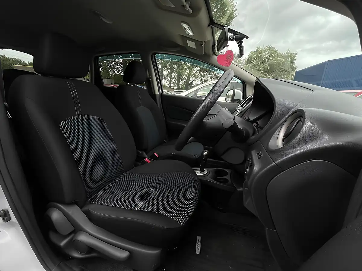Used 2014 Nissan Note Acenta Silver - Interior and Exterior details 11