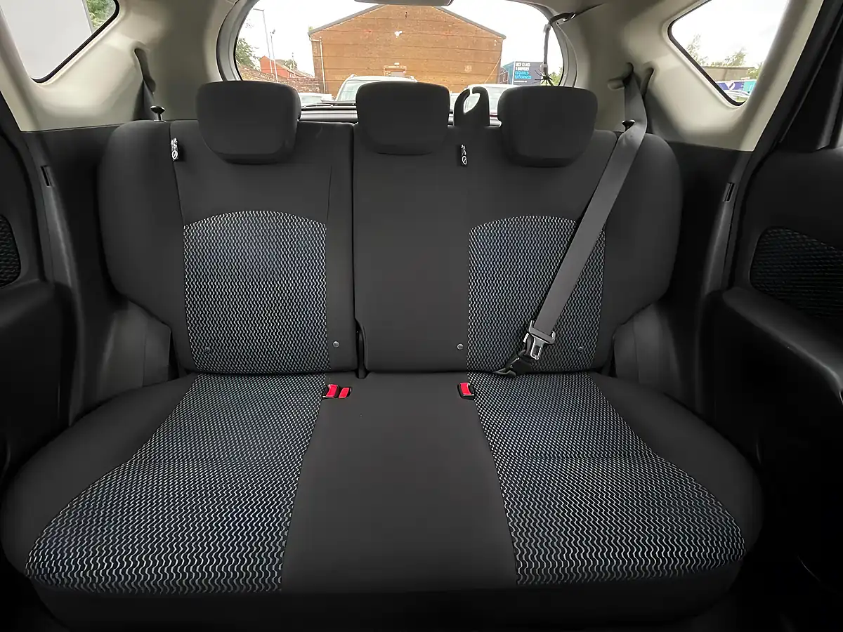 Used 2014 Nissan Note Acenta Silver - Interior and Exterior details 13