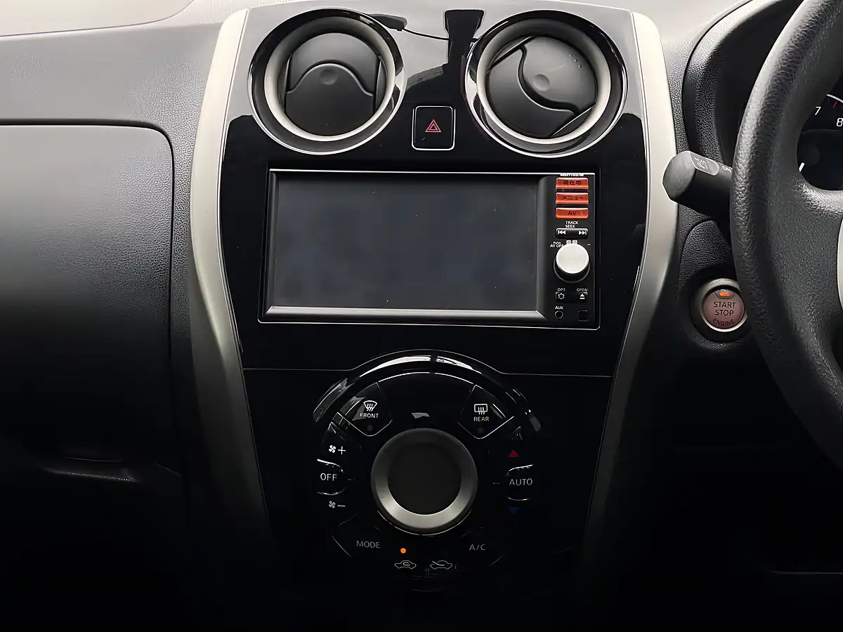 Used 2014 Nissan Note Acenta Silver - Interior and Exterior details 18