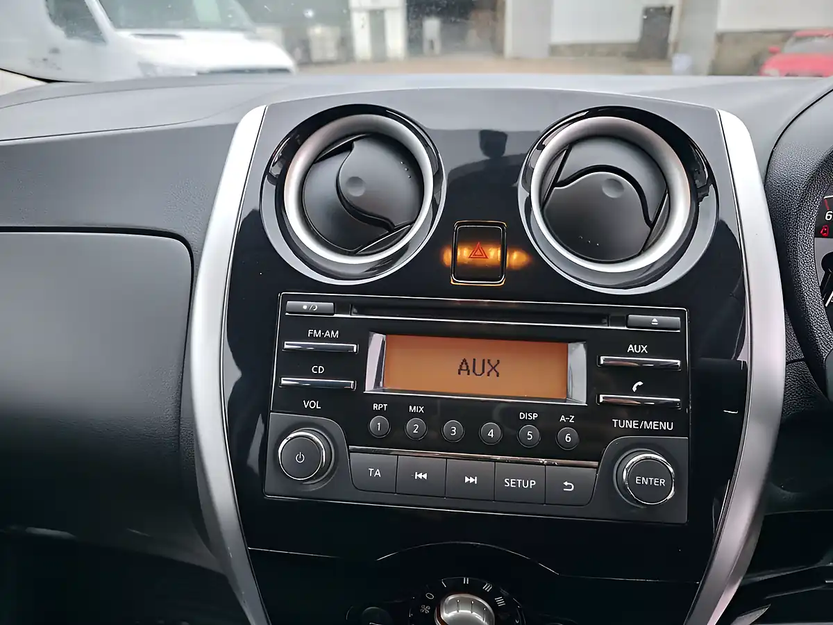 Used 2014 Nissan Note Acenta White - Interior and Exterior details 11