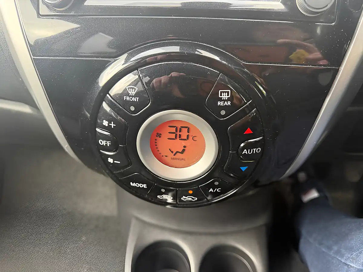 Used 2014 Nissan Note Tekna Black - Interior and Exterior details 15