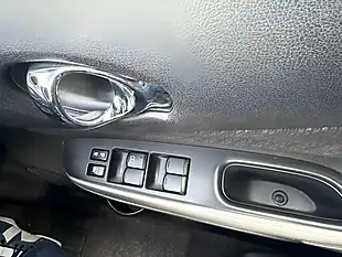 Used 2014 Nissan Note Tekna Black - Interior and Exterior details 16