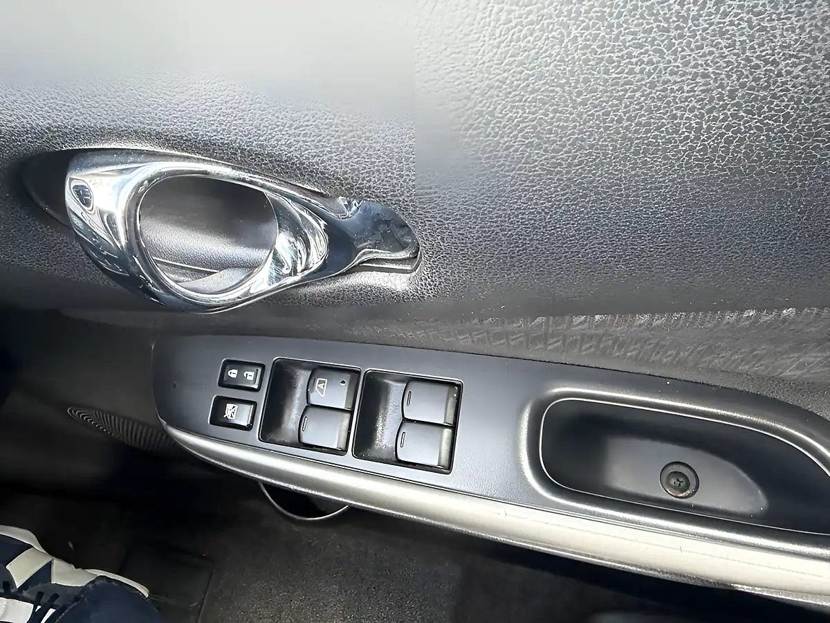 Used 2014 Nissan Note Tekna Black - Interior and Exterior details 16