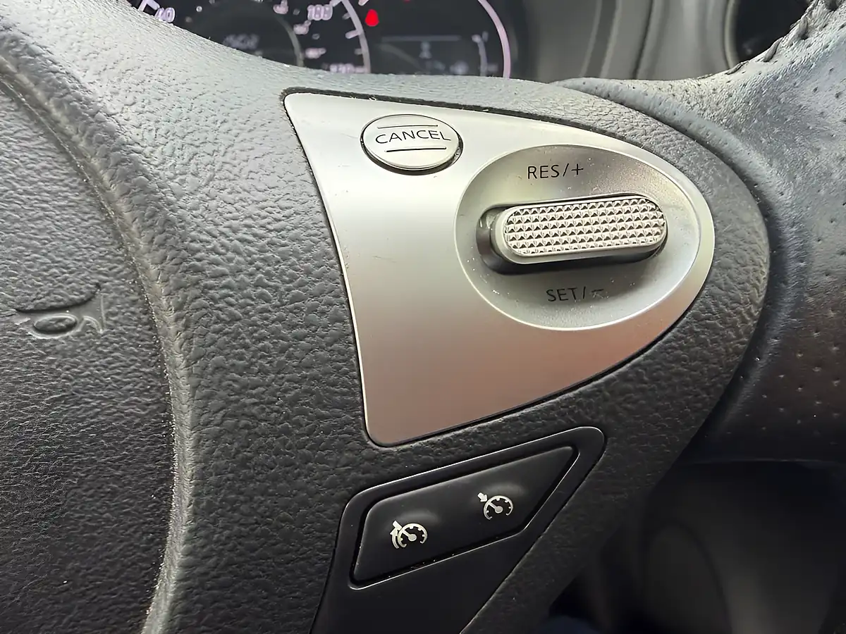 Used 2014 Nissan Note Tekna Black - Interior and Exterior details 18