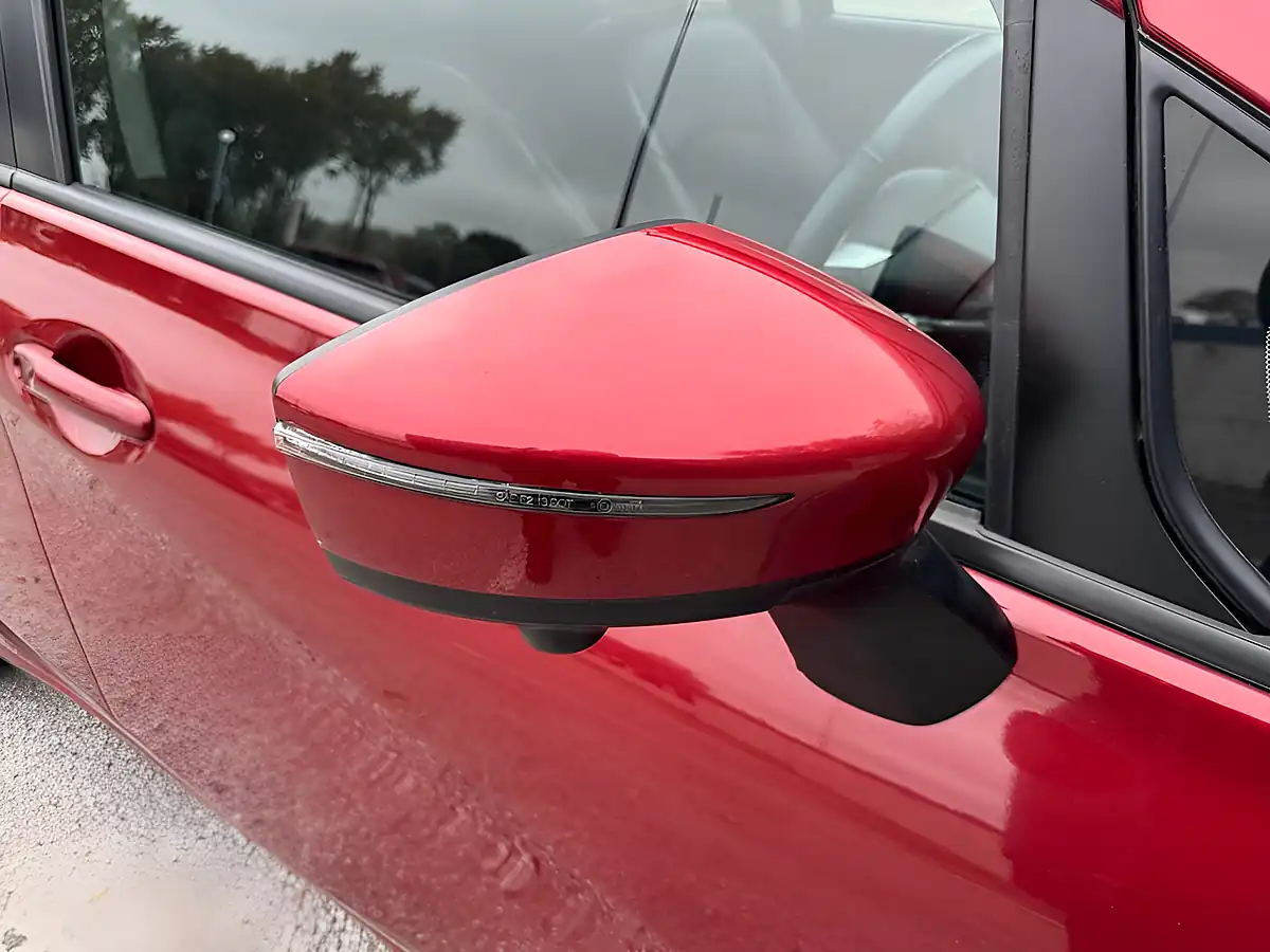 Used 2014 Nissan Note Tekna Force Red Metallic - Interior and Exterior details 10