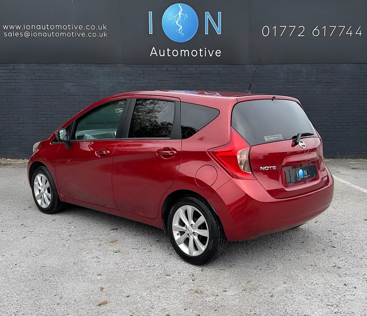 Used 2014 Nissan Note Tekna Force Red Metallic - Interior and Exterior details 13