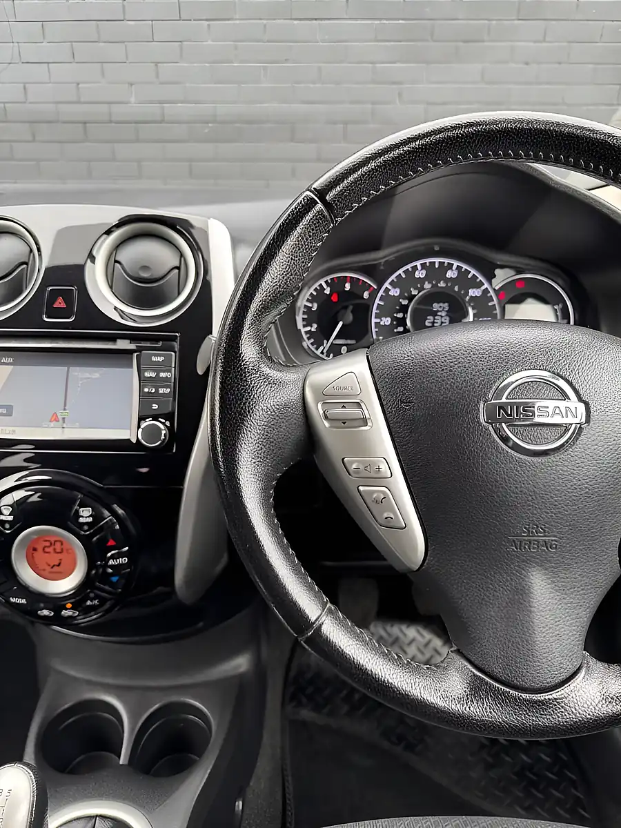 Used 2014 Nissan Note Tekna Force Red Metallic - Interior and Exterior details 20
