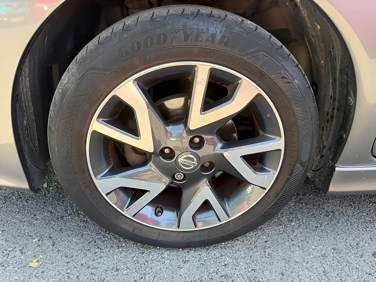 Used 2014 Nissan Note Tekna Grey - Interior and Exterior details 10