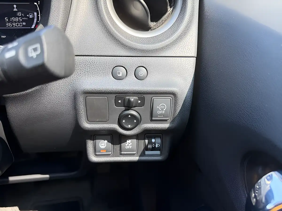 Used 2014 Nissan Note Tekna Grey - Interior and Exterior details 19