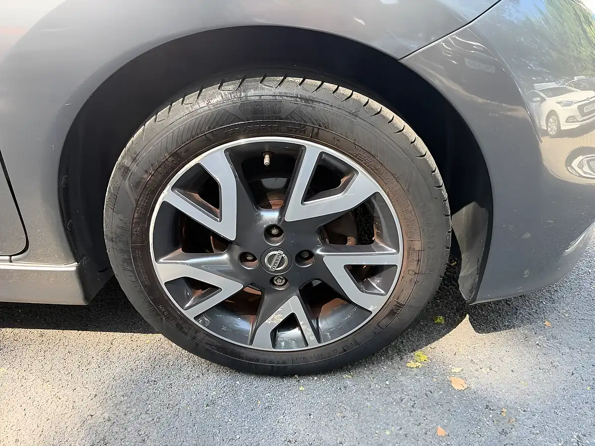Used 2014 Nissan Note Tekna Grey - Interior and Exterior details 9