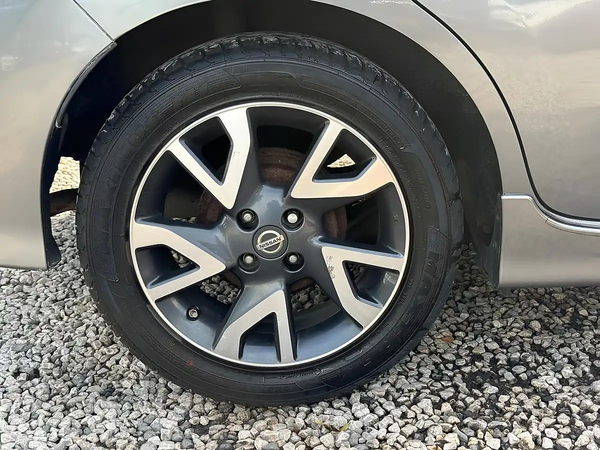 Used 2014 Nissan Note Tekna Grey - Interior and Exterior details 14