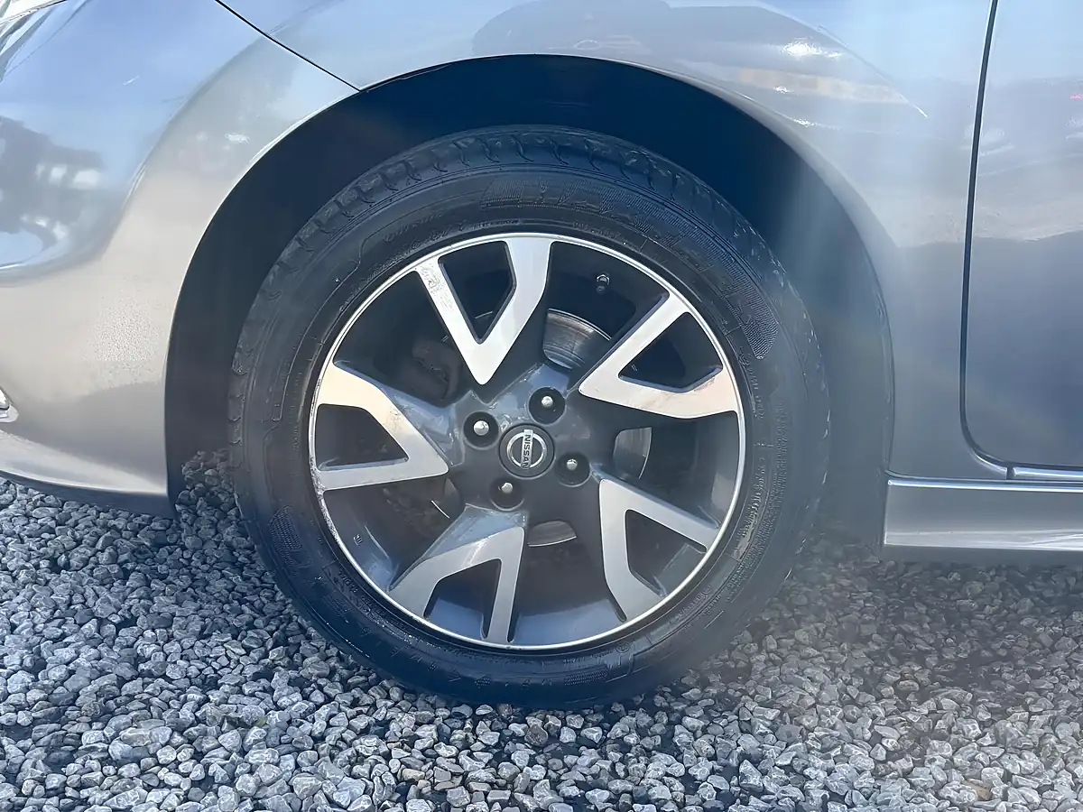 Used 2014 Nissan Note Tekna Grey - Interior and Exterior details 15