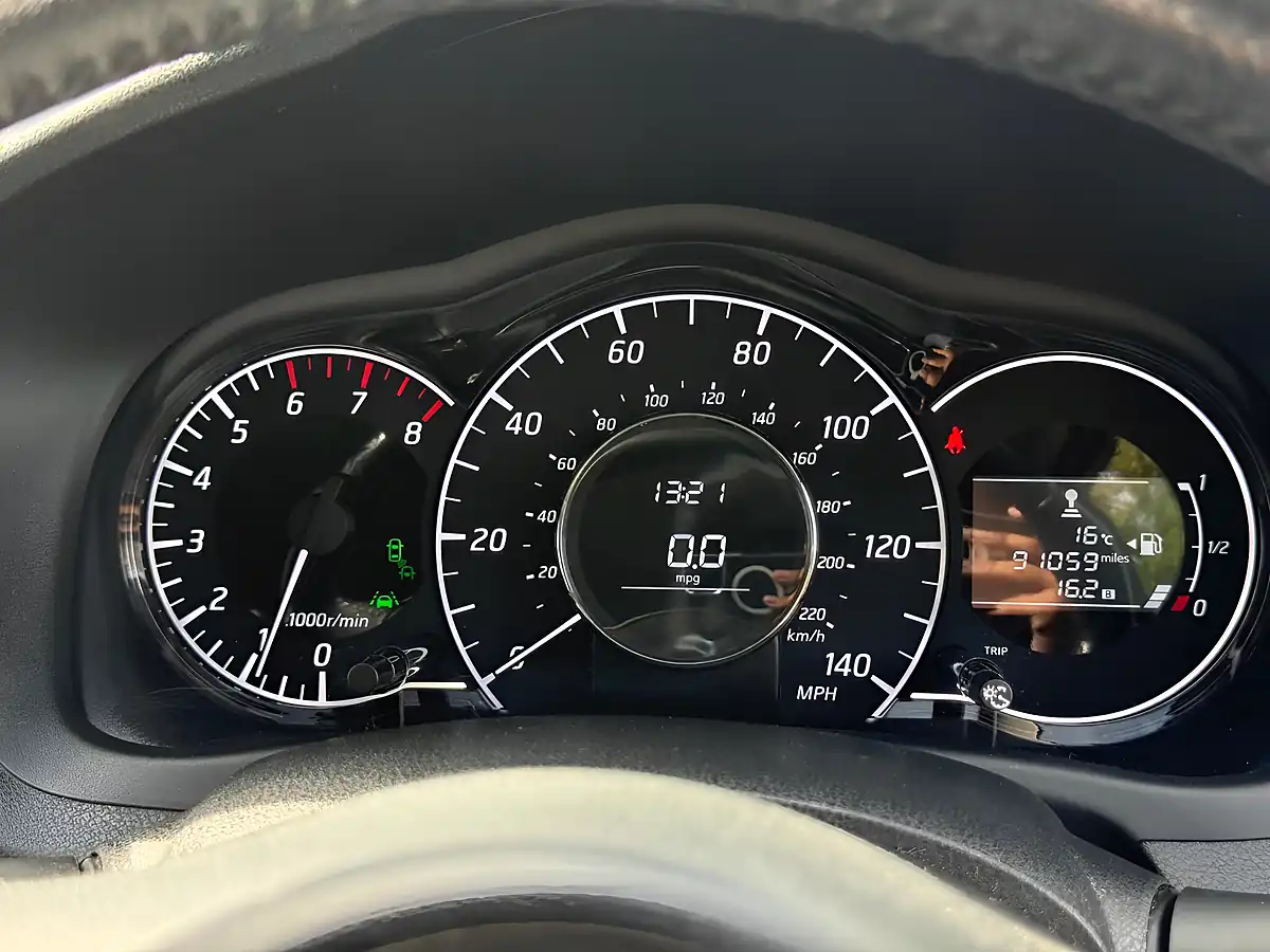 Used 2014 Nissan Note Tekna Grey - Interior and Exterior details 16