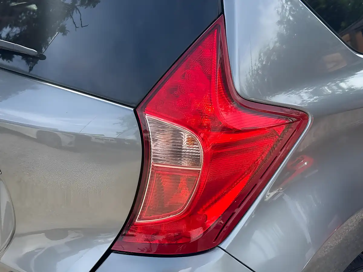 Used 2014 Nissan Note Tekna Grey - Interior and Exterior details 19