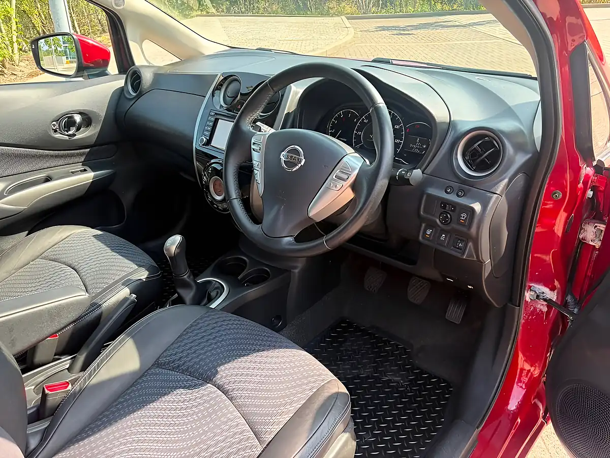 Used 2014 Nissan Note Tekna Red - Interior and Exterior details 12