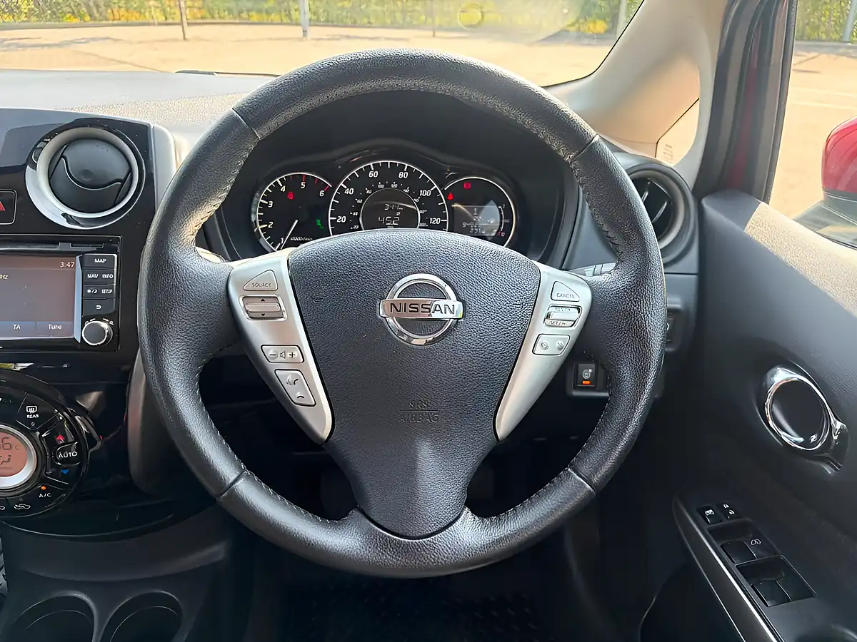 Used 2014 Nissan Note Tekna Red - Interior and Exterior details 13